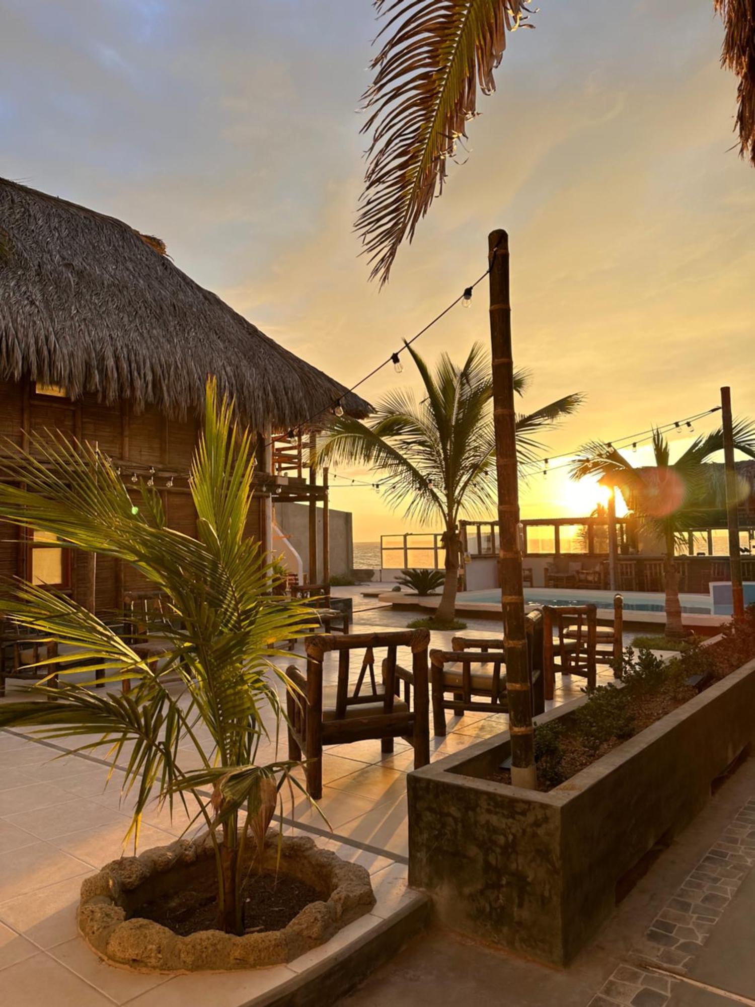 Hotel Puerto Antiguo Лос-Органос Экстерьер фото