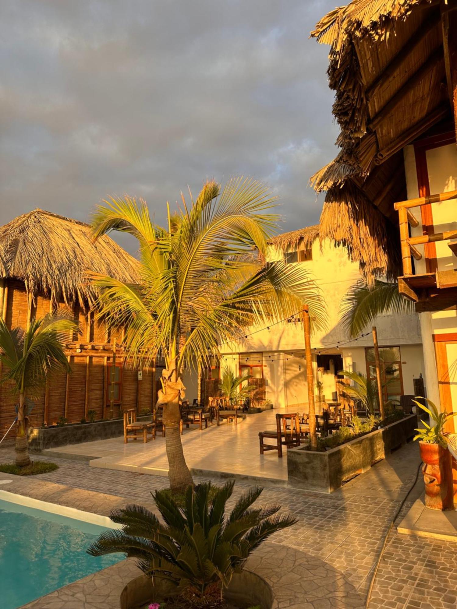 Hotel Puerto Antiguo Лос-Органос Экстерьер фото